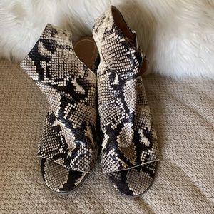 Peep toe snake skin mid wide heel